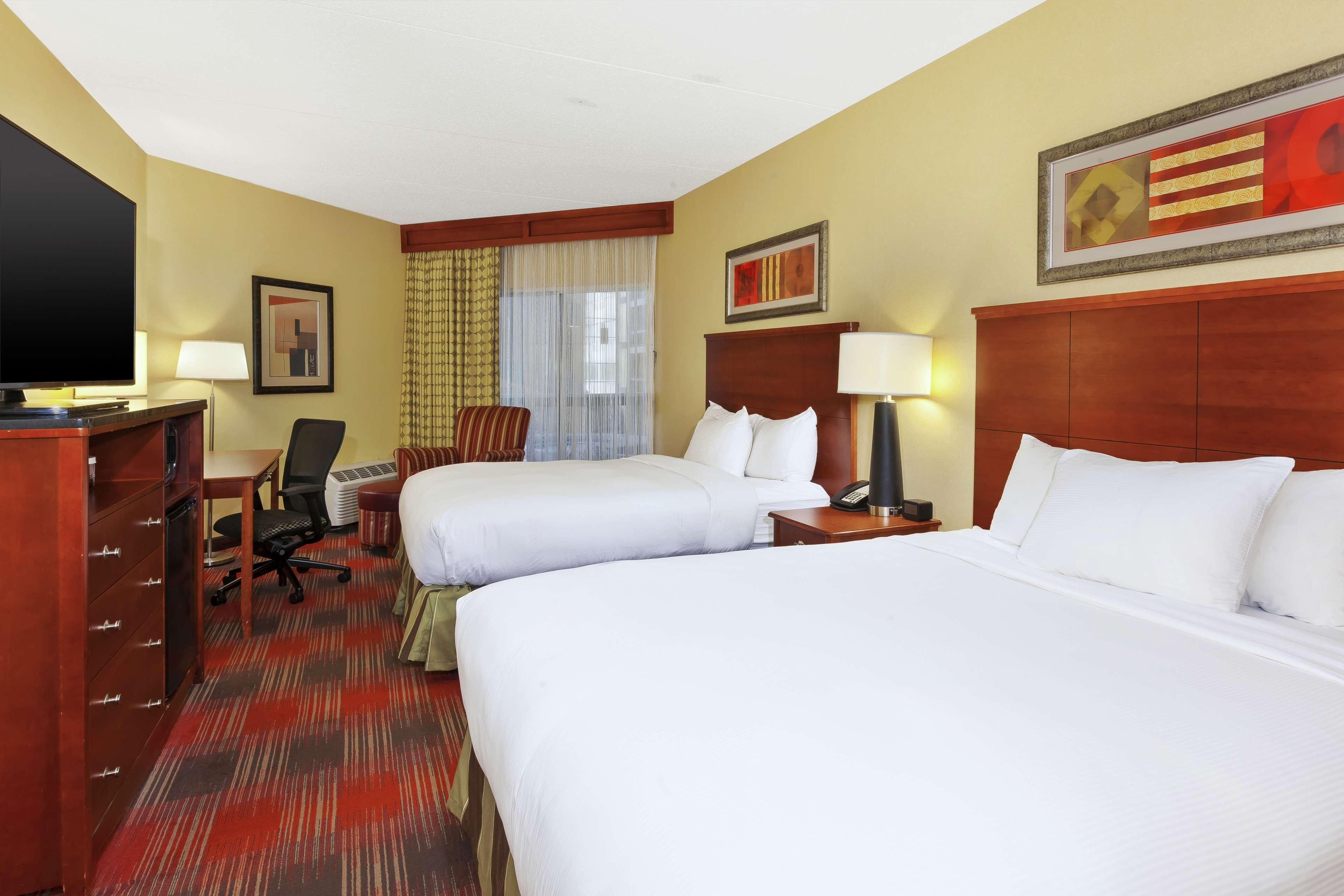Doubletree By Hilton Holland Hotell Exteriör bild