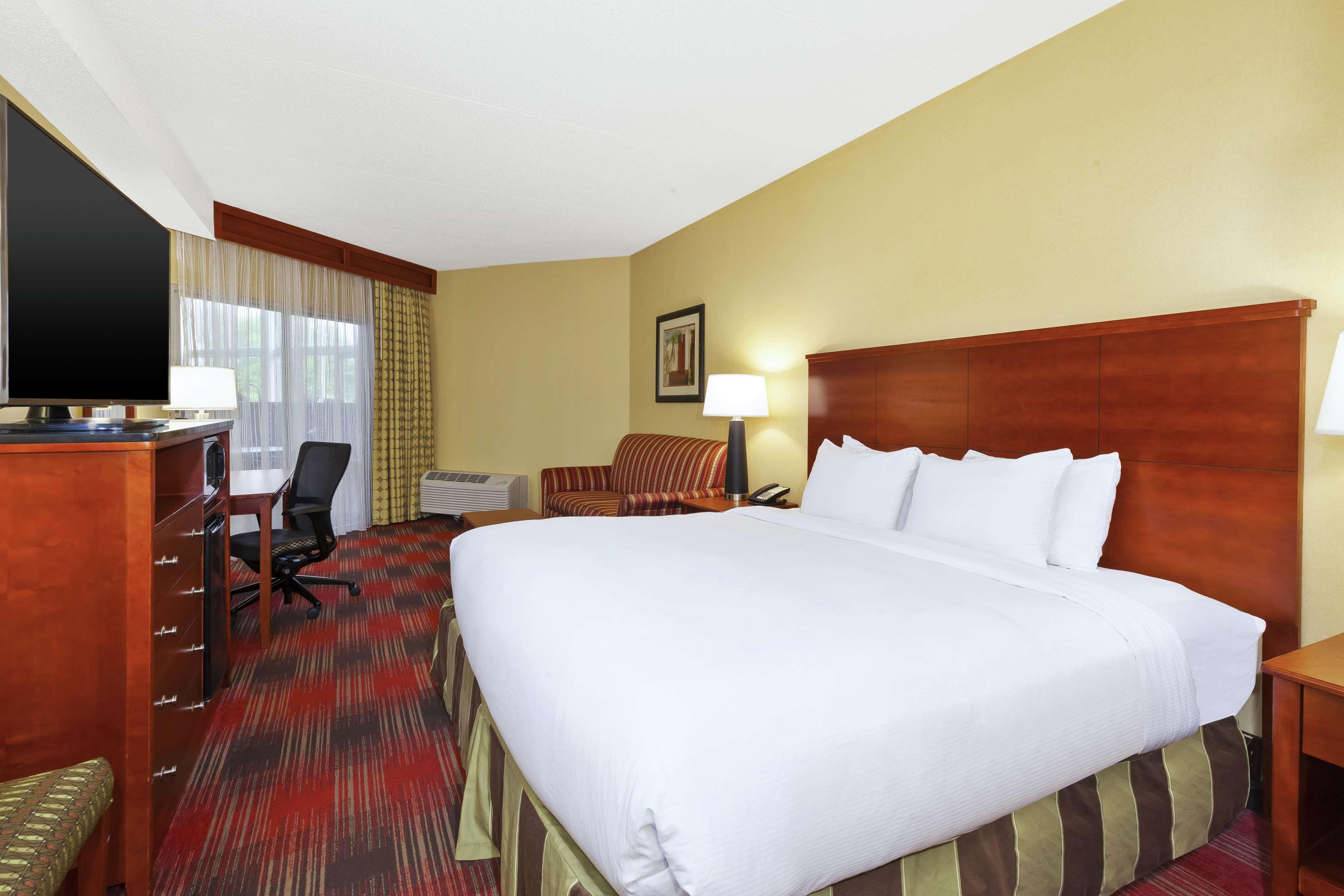 Doubletree By Hilton Holland Hotell Exteriör bild
