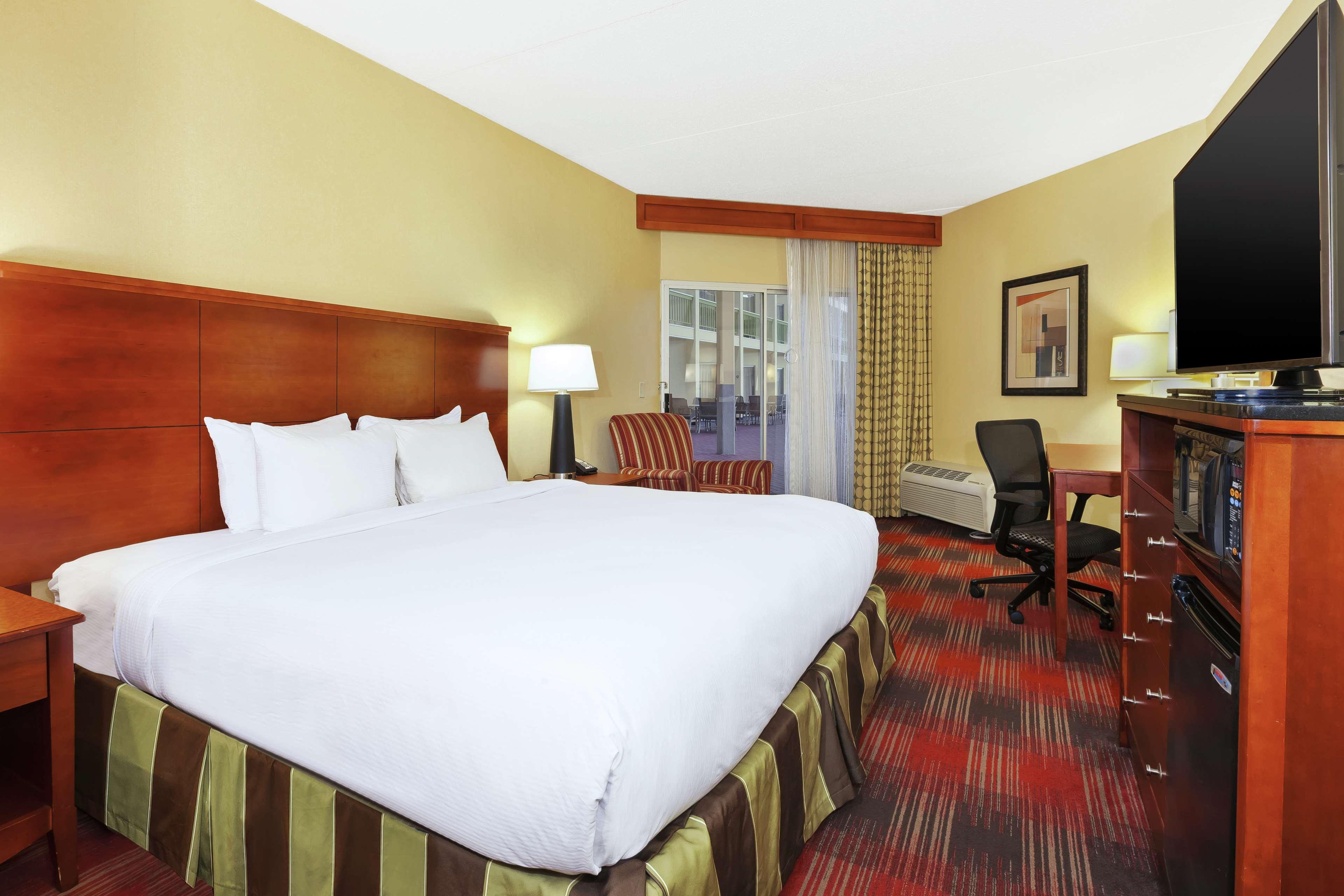 Doubletree By Hilton Holland Hotell Exteriör bild