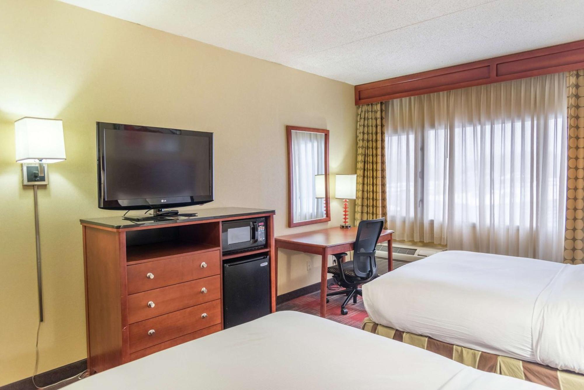 Doubletree By Hilton Holland Hotell Exteriör bild