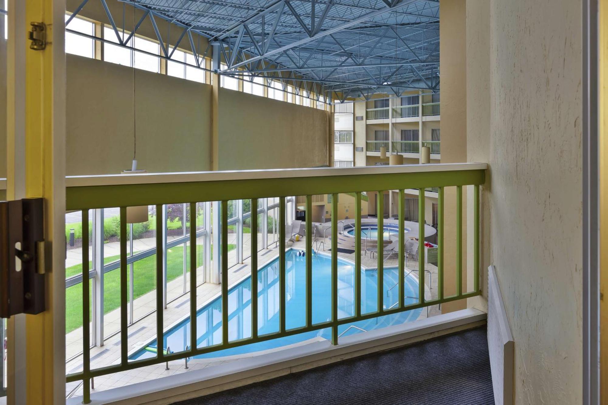 Doubletree By Hilton Holland Hotell Exteriör bild