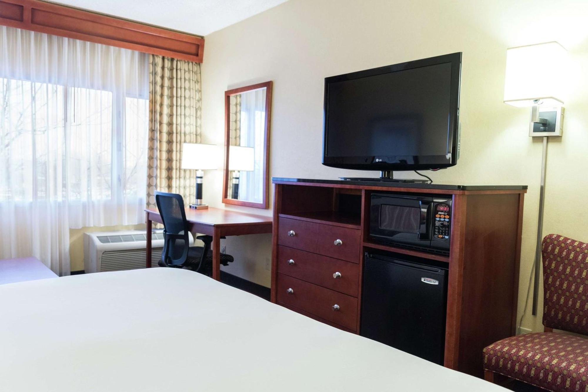 Doubletree By Hilton Holland Hotell Exteriör bild