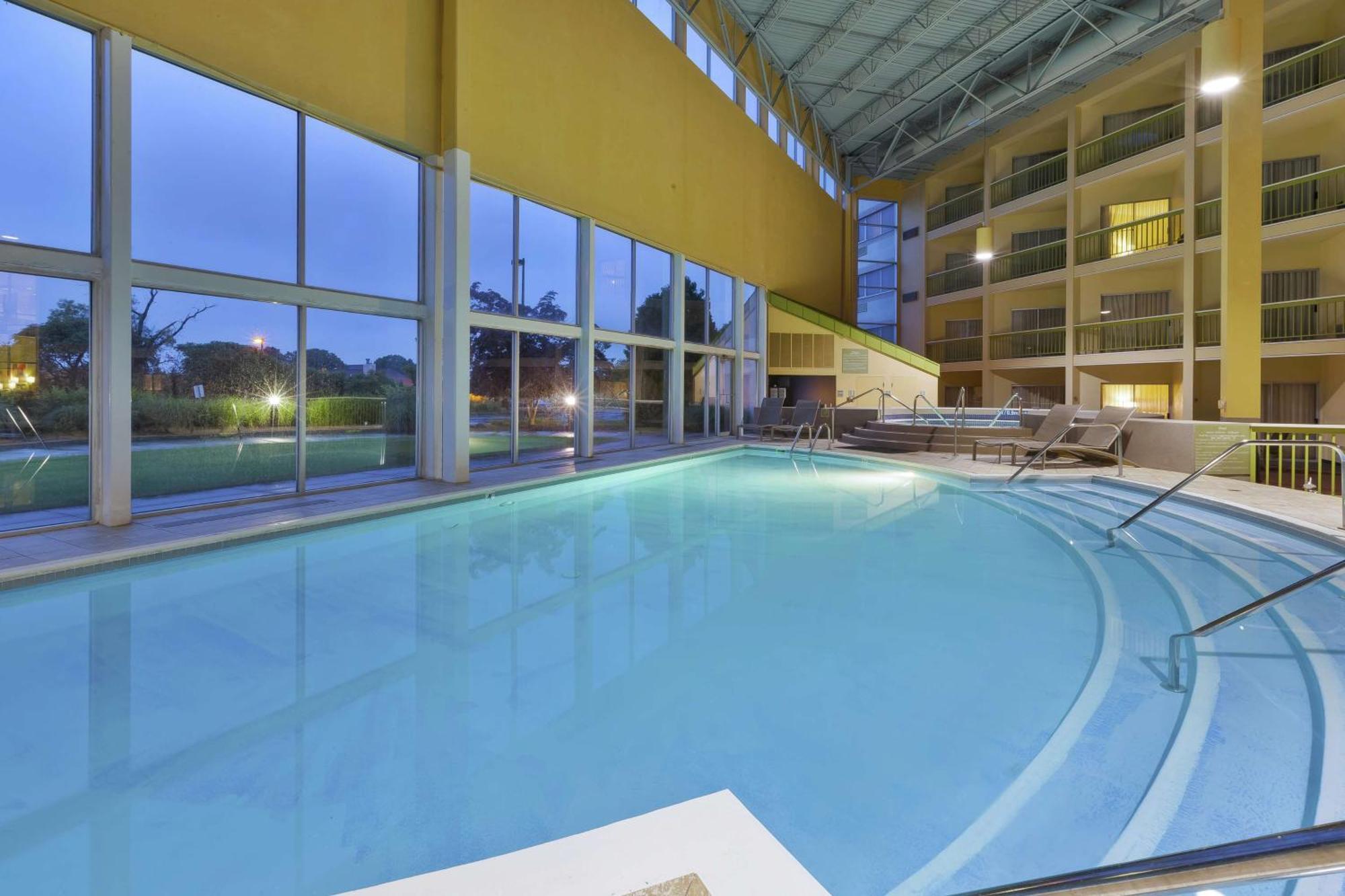 Doubletree By Hilton Holland Hotell Exteriör bild